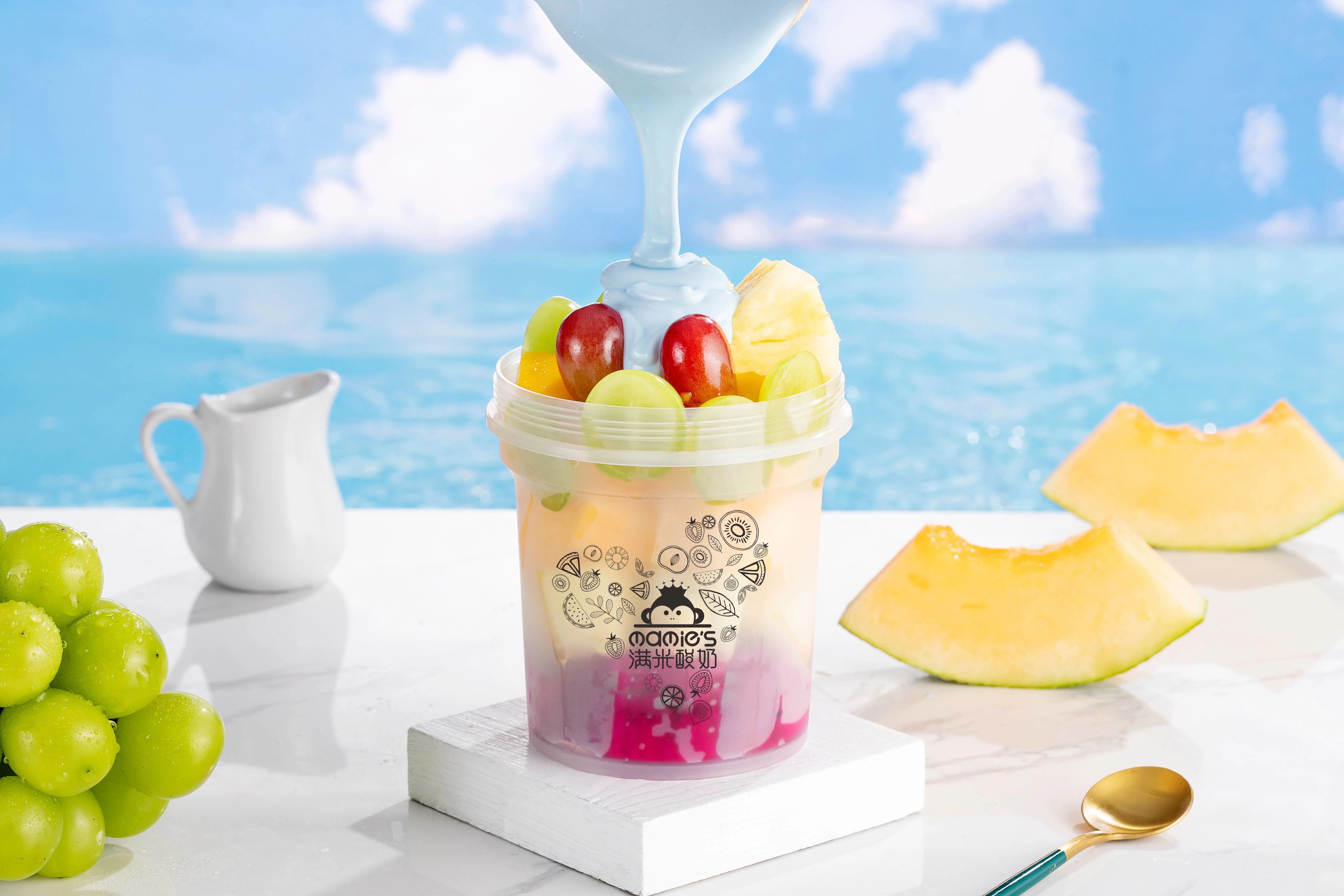 满满vc碰撞出绚丽的美味当新鲜的水果与香浓的酸奶现切现卖,任选任搭